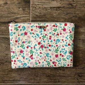 Like new, Darling Kate Spade Floral clutch!